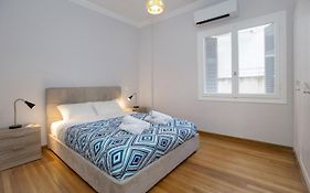 Isora Apartment By Ghh